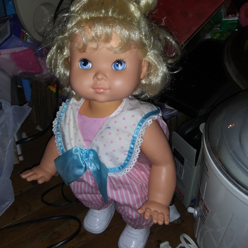 1991 Hasbro walking doll